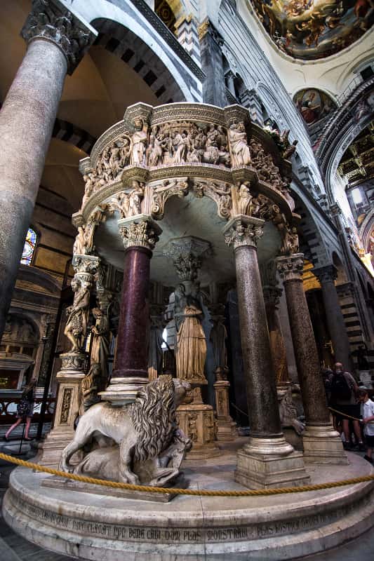 Scultura gotica pisana: Piazza dei Miracoli - Il pulpito di Giovanni Pisano